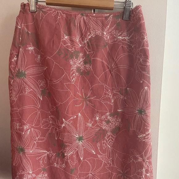 RW&Co Pink Floral Skirt - Picture 2 of 2